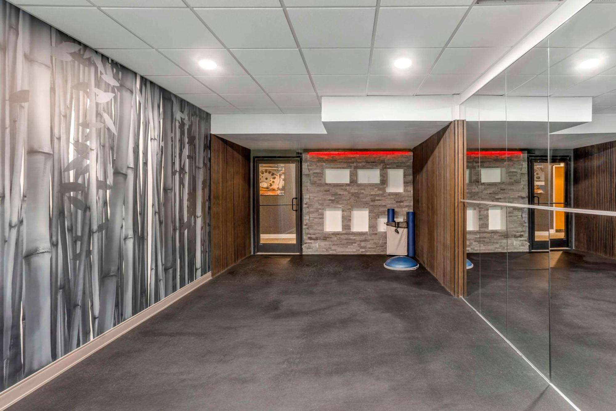 Best Western Plus Heritage Rail Inn & Suites Йорк Екстериор снимка