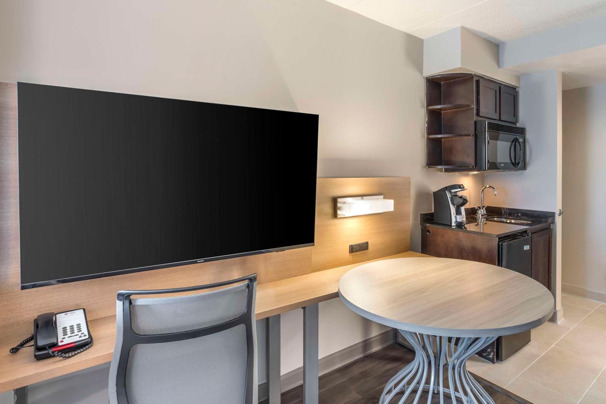 Best Western Plus Heritage Rail Inn & Suites Йорк Екстериор снимка