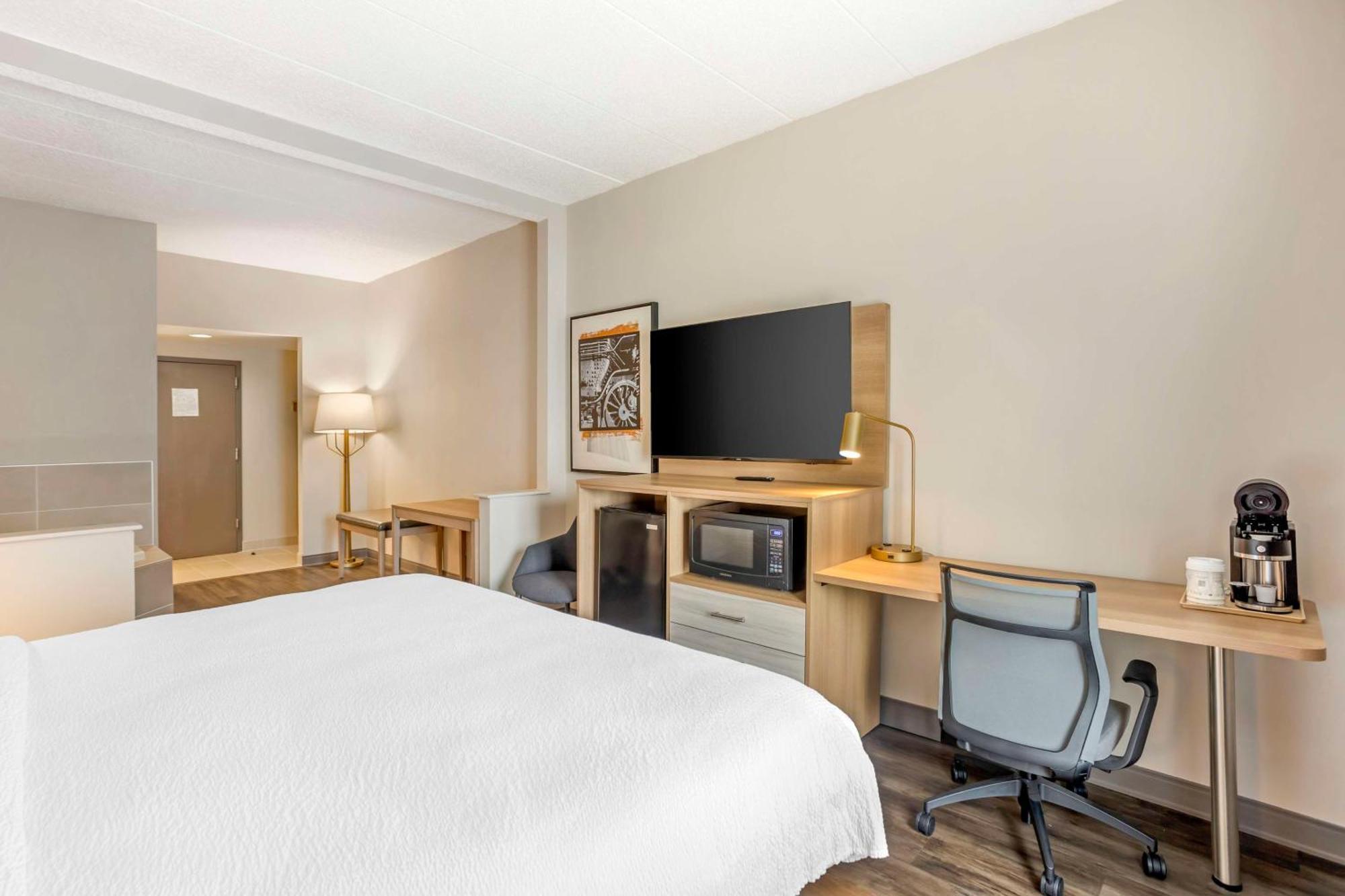 Best Western Plus Heritage Rail Inn & Suites Йорк Екстериор снимка