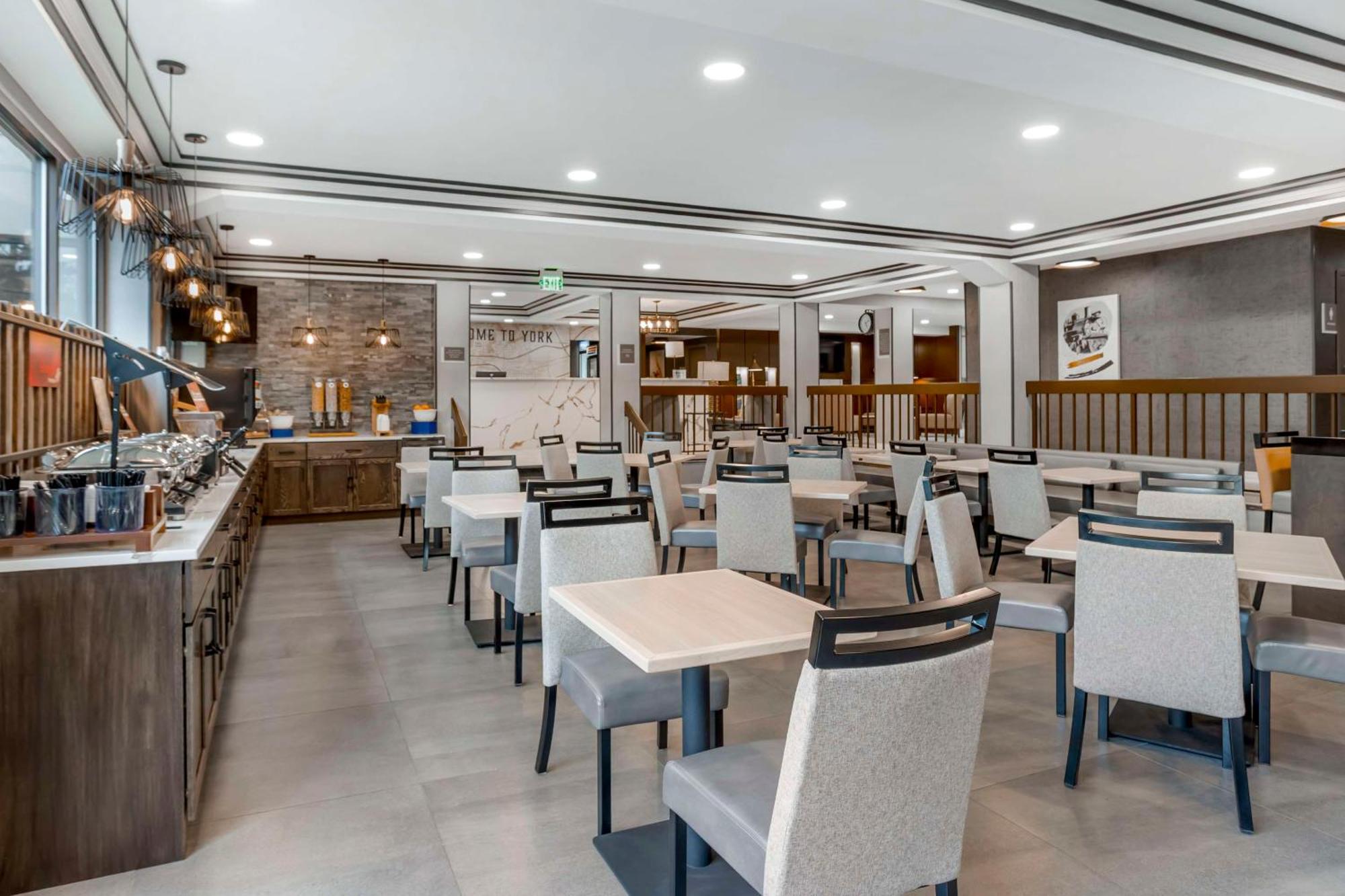Best Western Plus Heritage Rail Inn & Suites Йорк Екстериор снимка