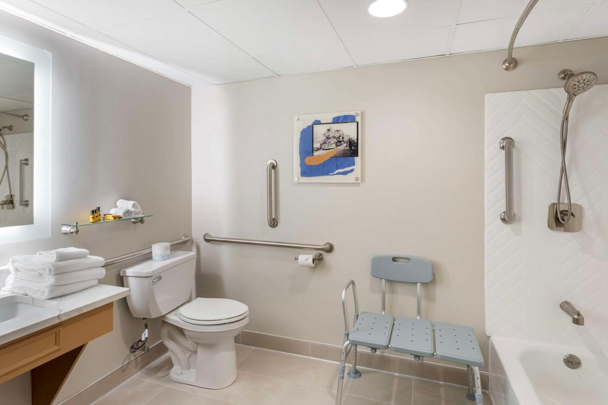 Best Western Plus Heritage Rail Inn & Suites Йорк Екстериор снимка