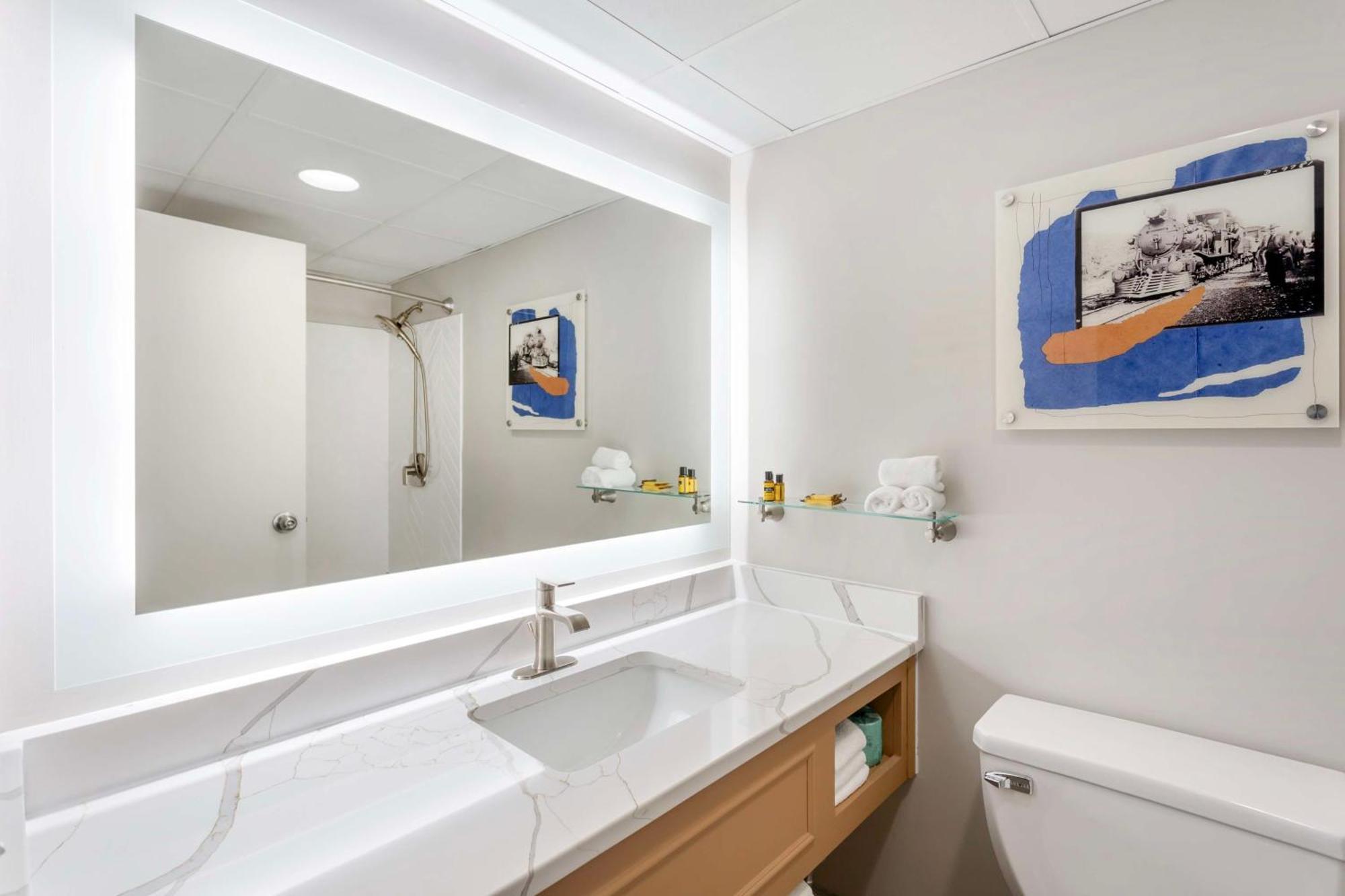 Best Western Plus Heritage Rail Inn & Suites Йорк Екстериор снимка