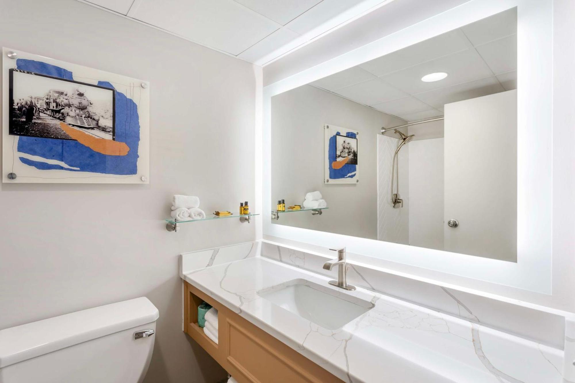 Best Western Plus Heritage Rail Inn & Suites Йорк Екстериор снимка
