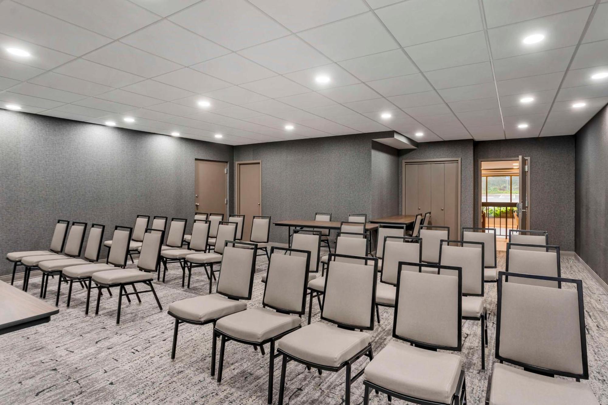 Best Western Plus Heritage Rail Inn & Suites Йорк Екстериор снимка