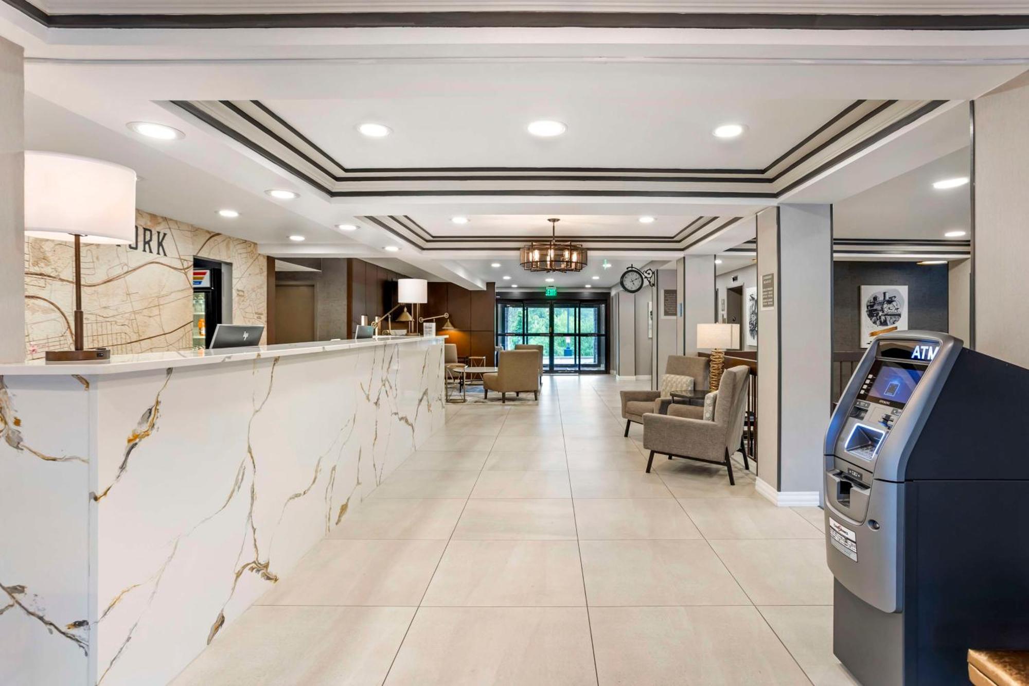 Best Western Plus Heritage Rail Inn & Suites Йорк Екстериор снимка